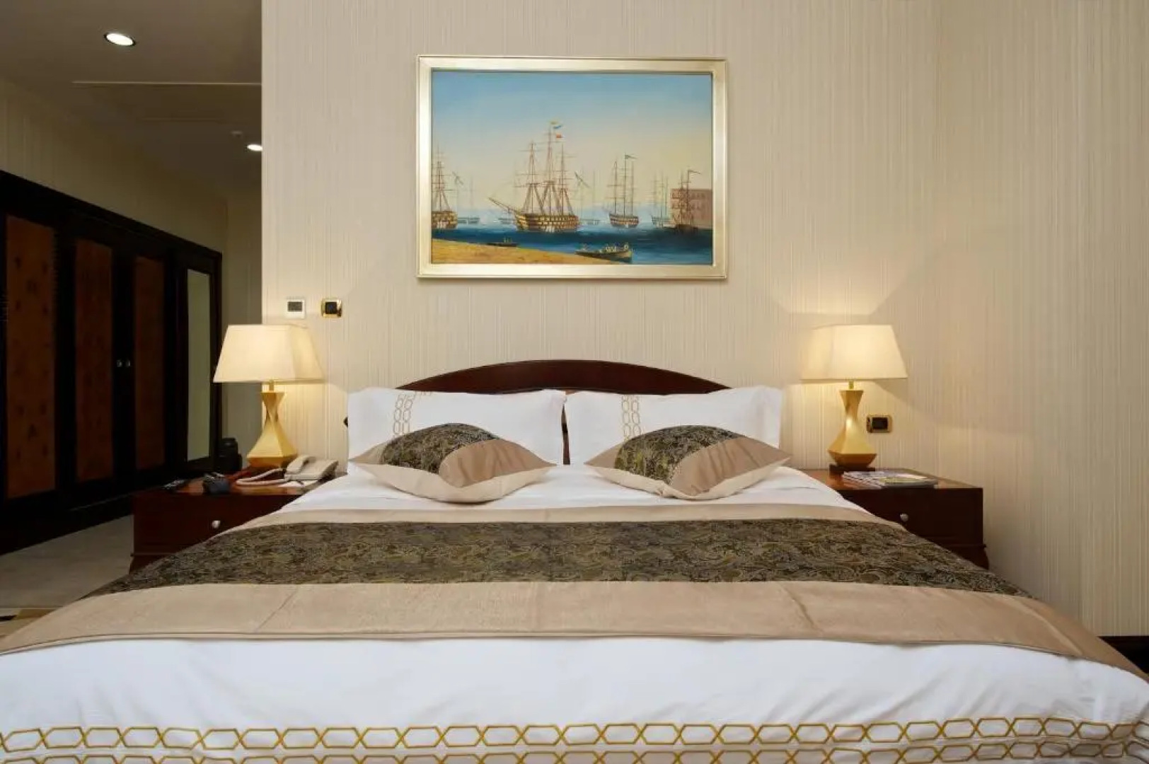 Royal Tulip Алматы