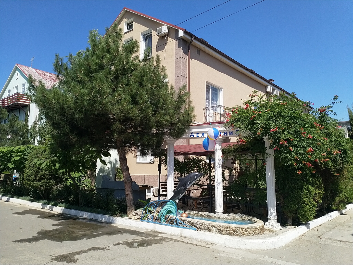 Мини-Отель ДельфиниЯ