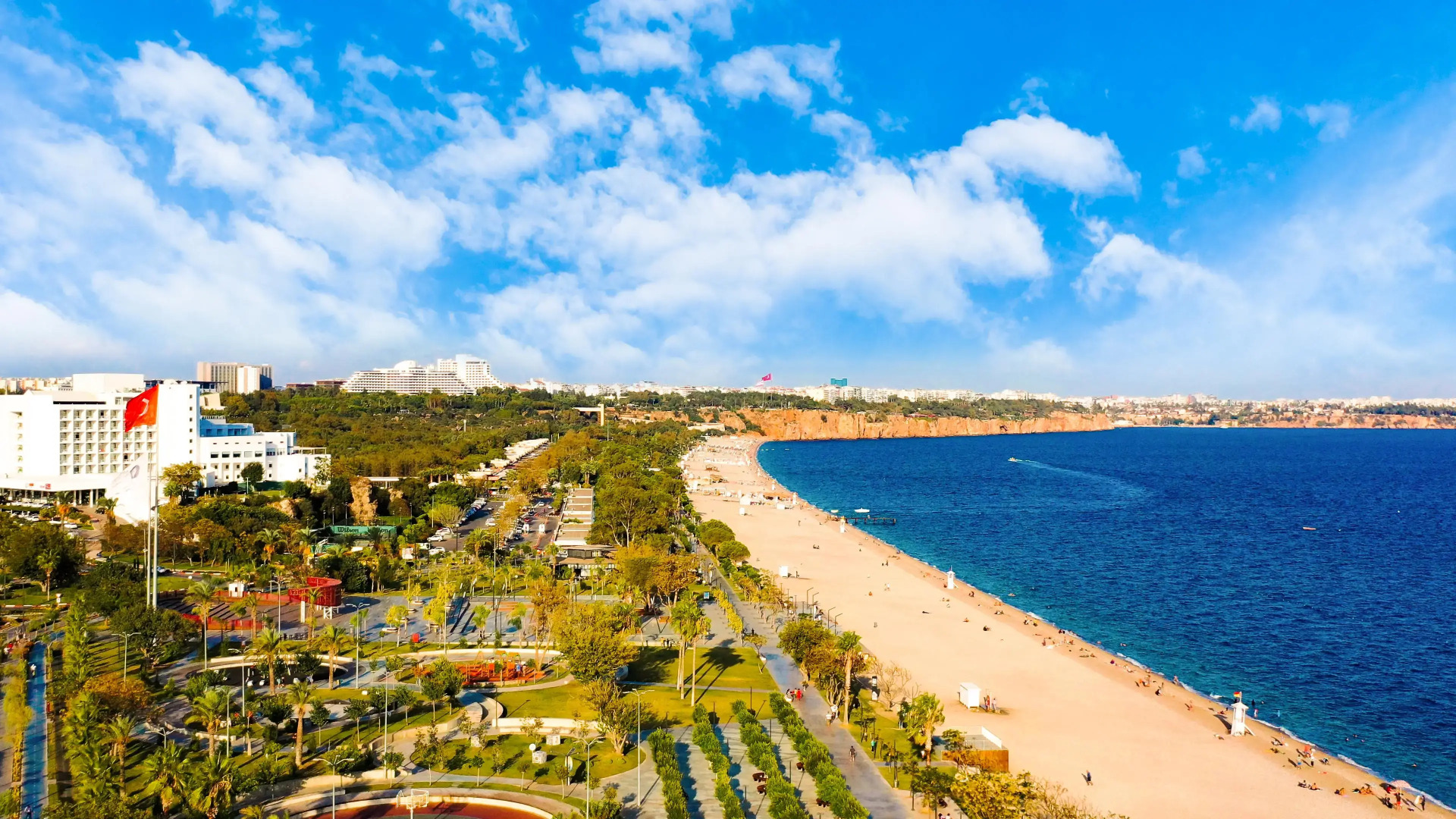 Отель The Corner Park