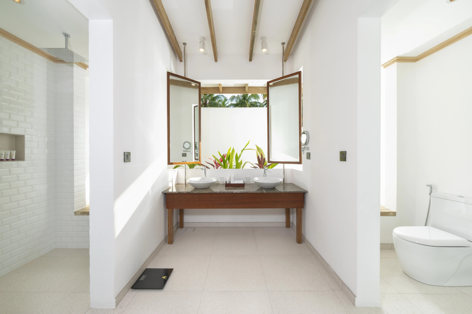 Отель Cinnamon Hakuraa Huraa Maldives