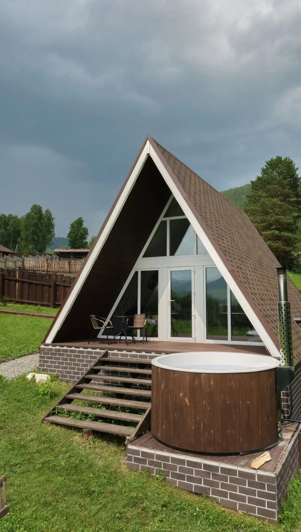 Шале с панорамным видом на горы в Камлакское