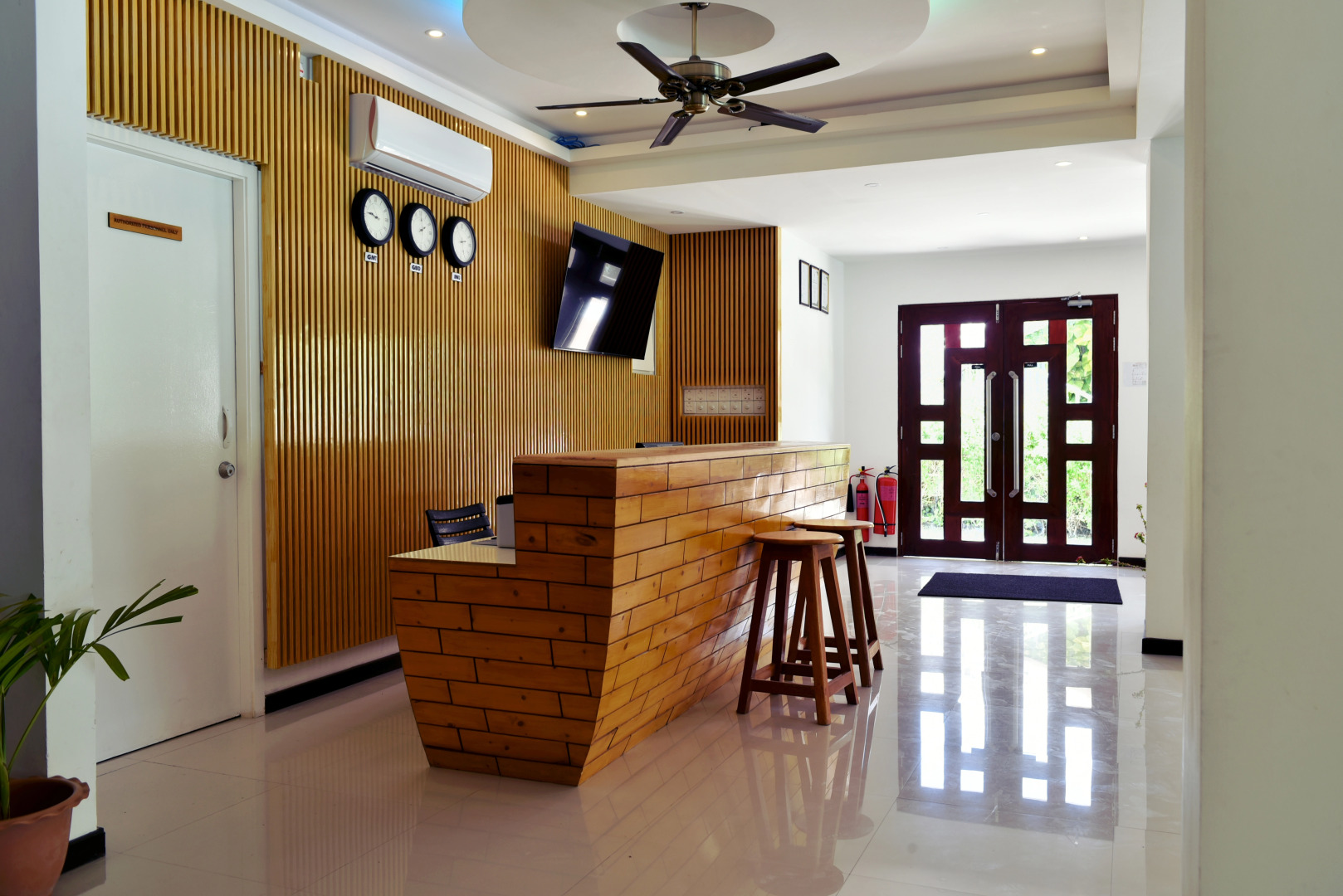 Отель Grand Beach Dhigurah