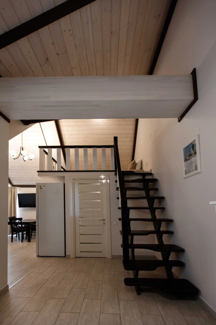 Апартаменты двухуровневые с балконом