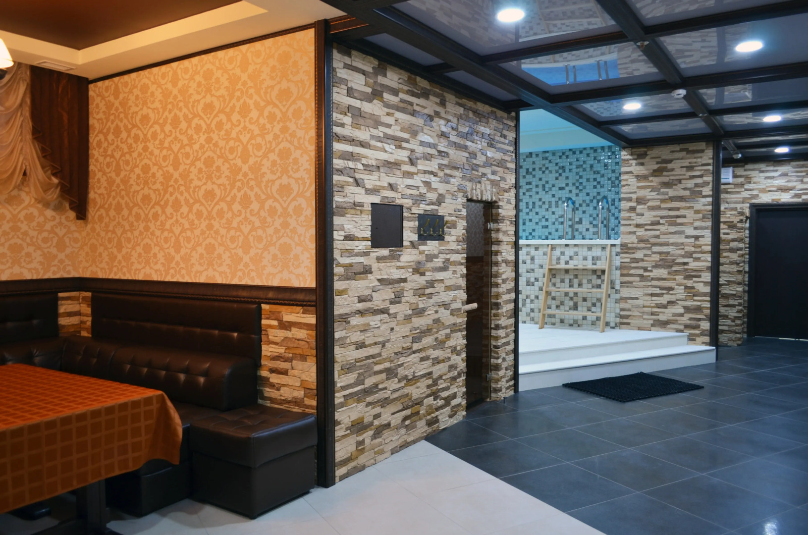 Отель Атлас