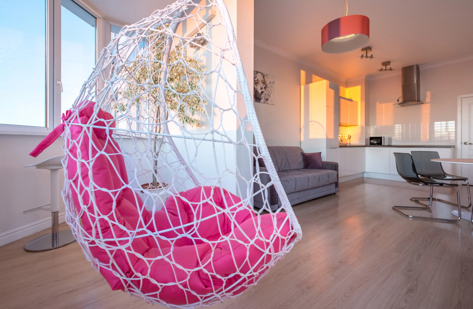 Апартаменты с захватывающим видом на Мост Поцелуев и парк 30 летия Победы