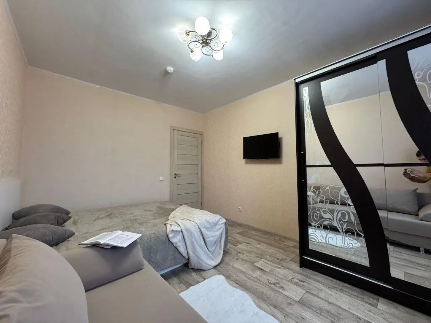 Апартаменты на 14 гостей на Хади Такташа 121 в центре города  На берегу Оз.Кабан