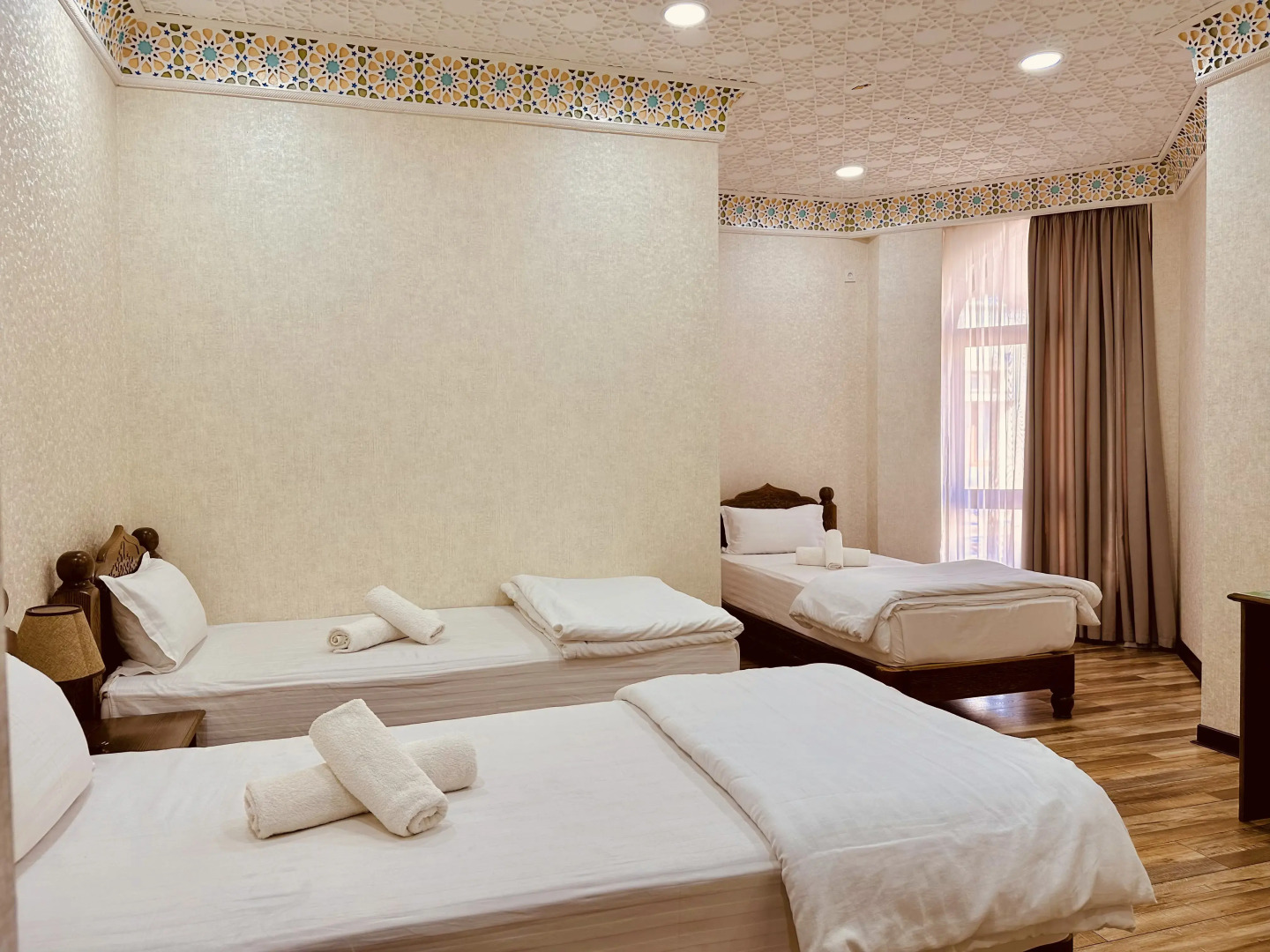 Отель Ayvan Plaza