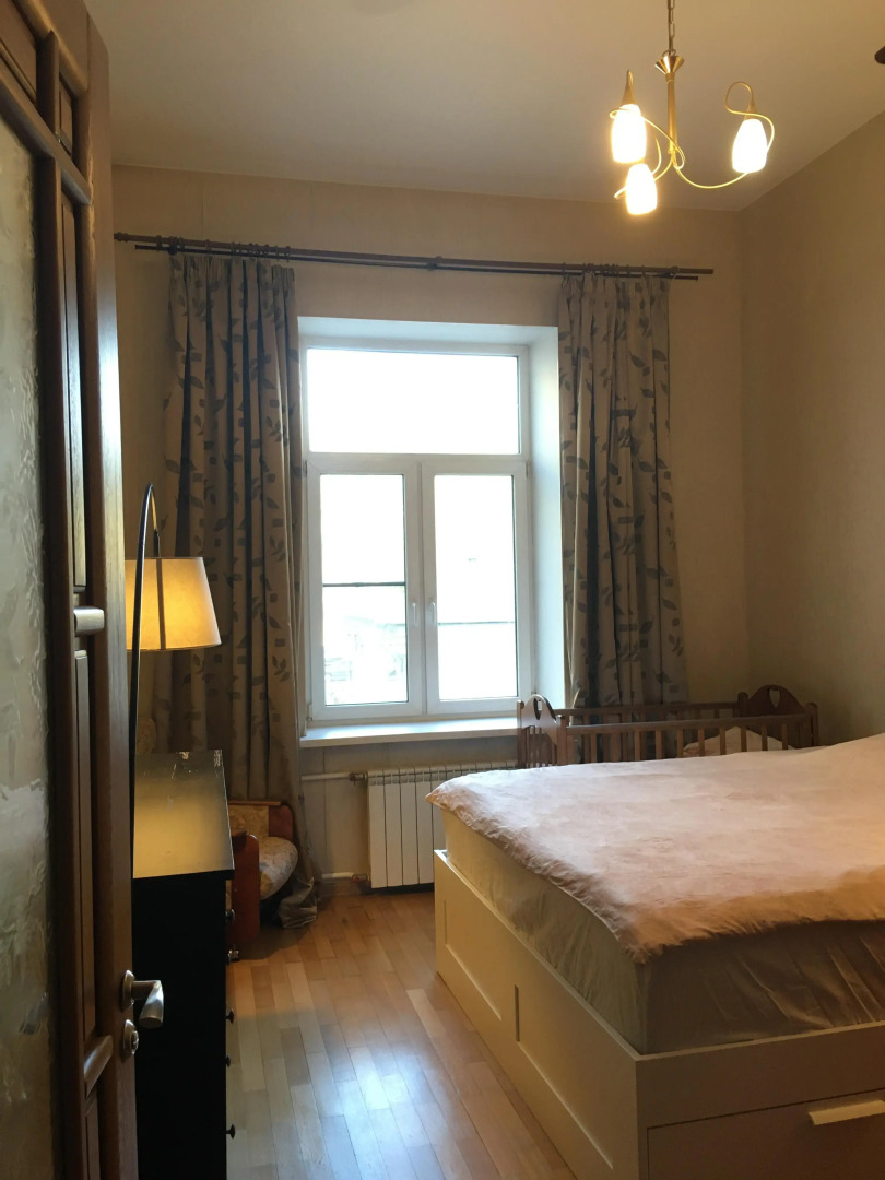 Апартаменты у Казанского Собора и Дома Зингера