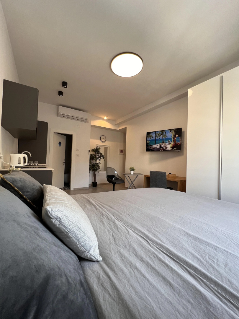 Апартаменты White Door Apartments