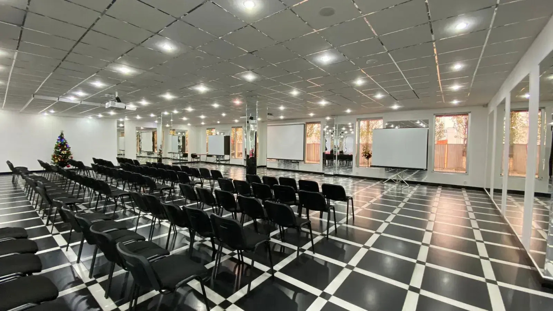 Отель Forum Plaza