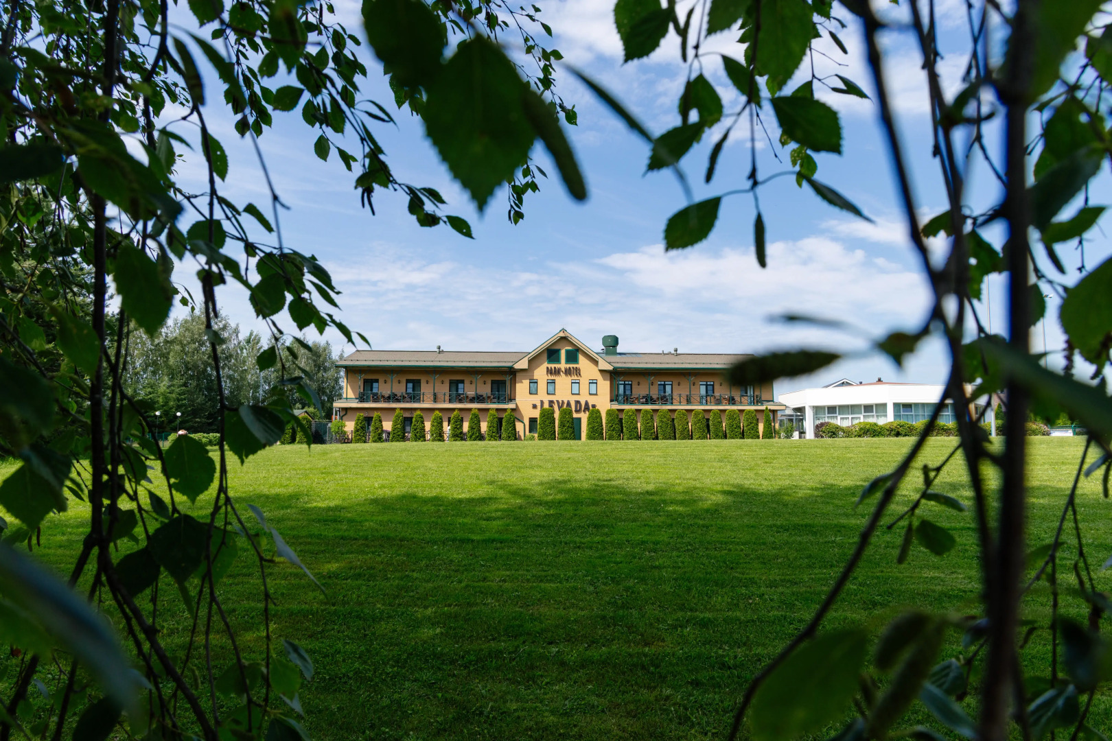 Отель Левада