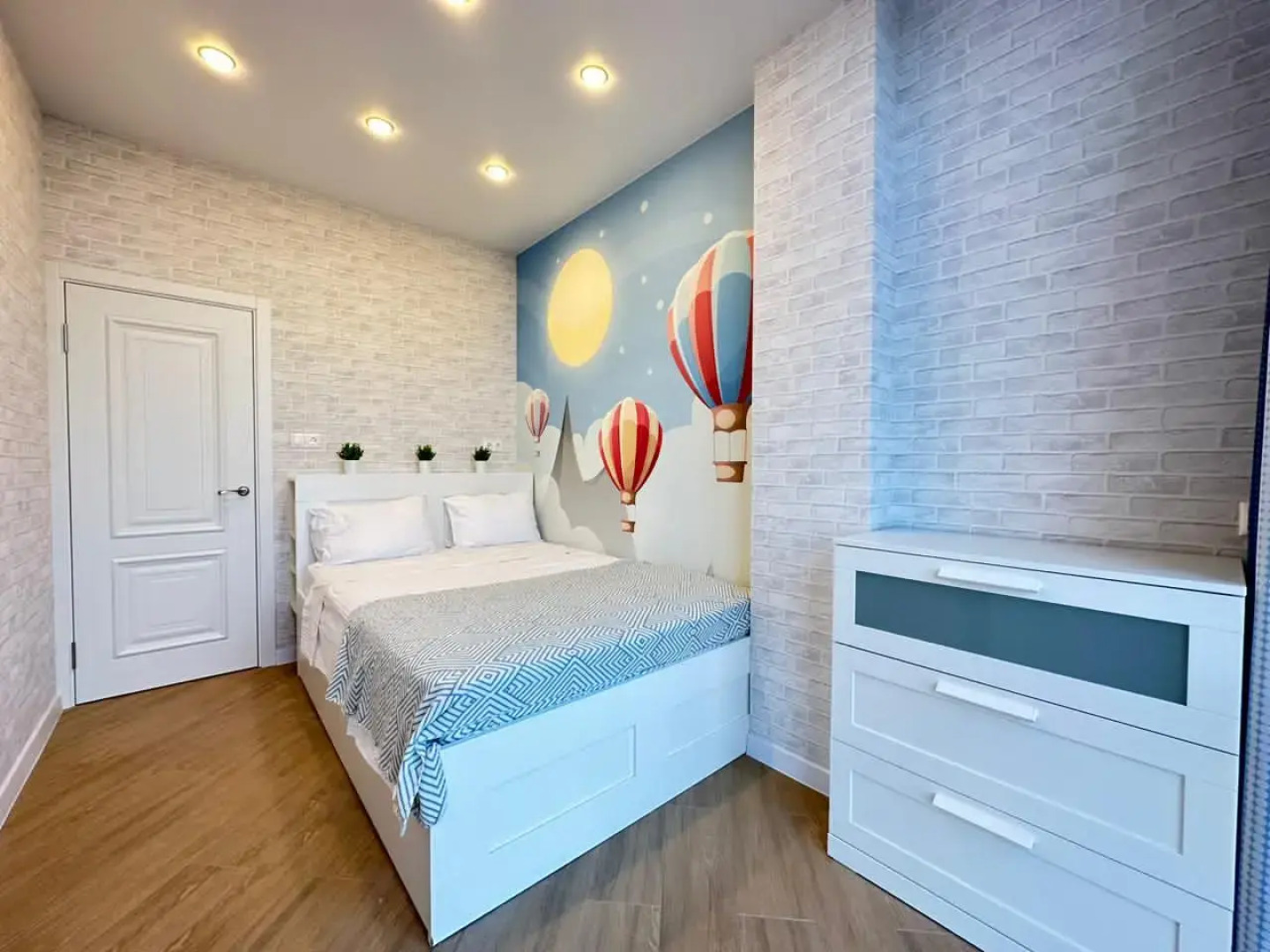 Море квартир уютная студия с панорамными окнами в центре Адлера 7