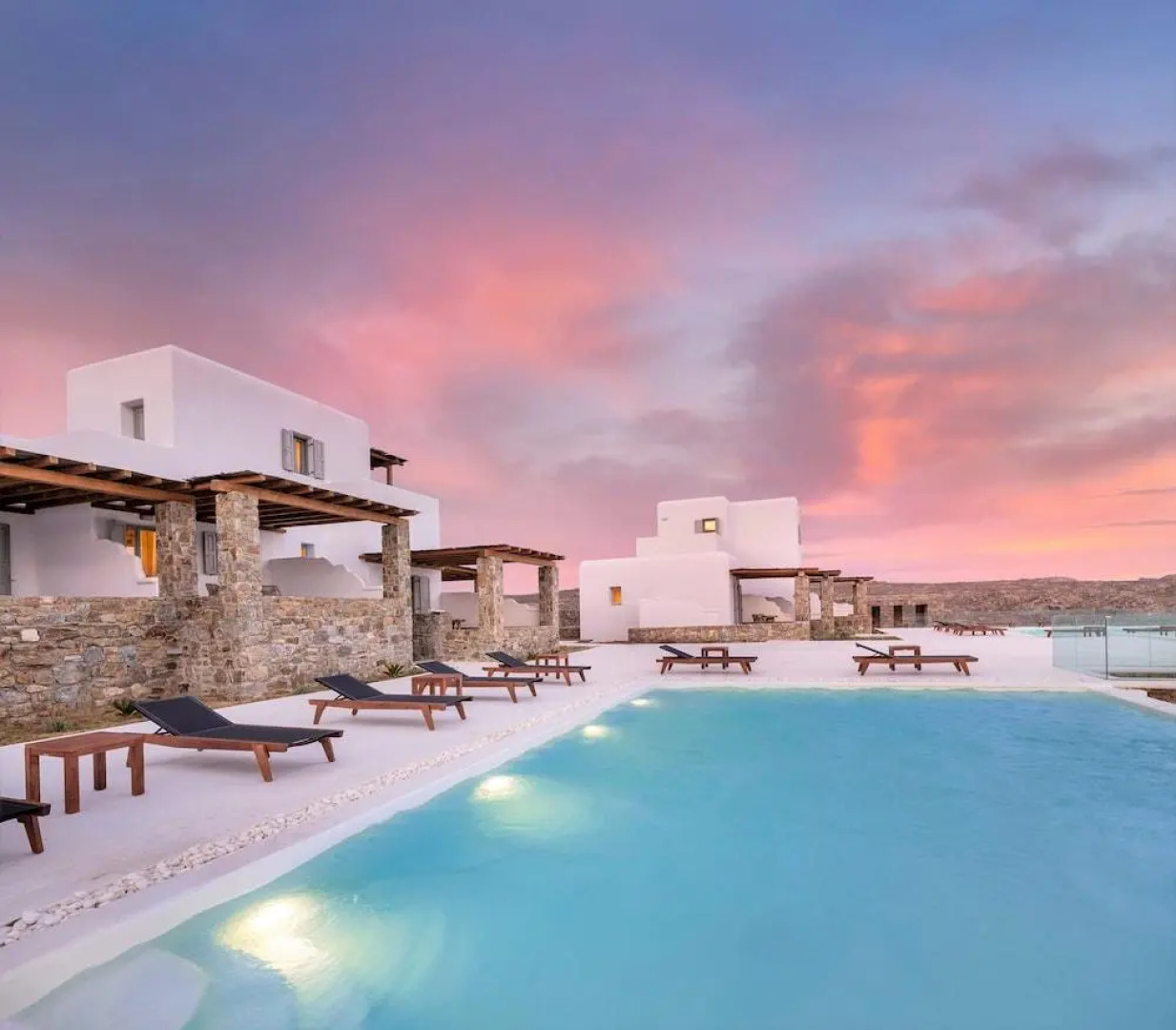 Отель Legendary Suites