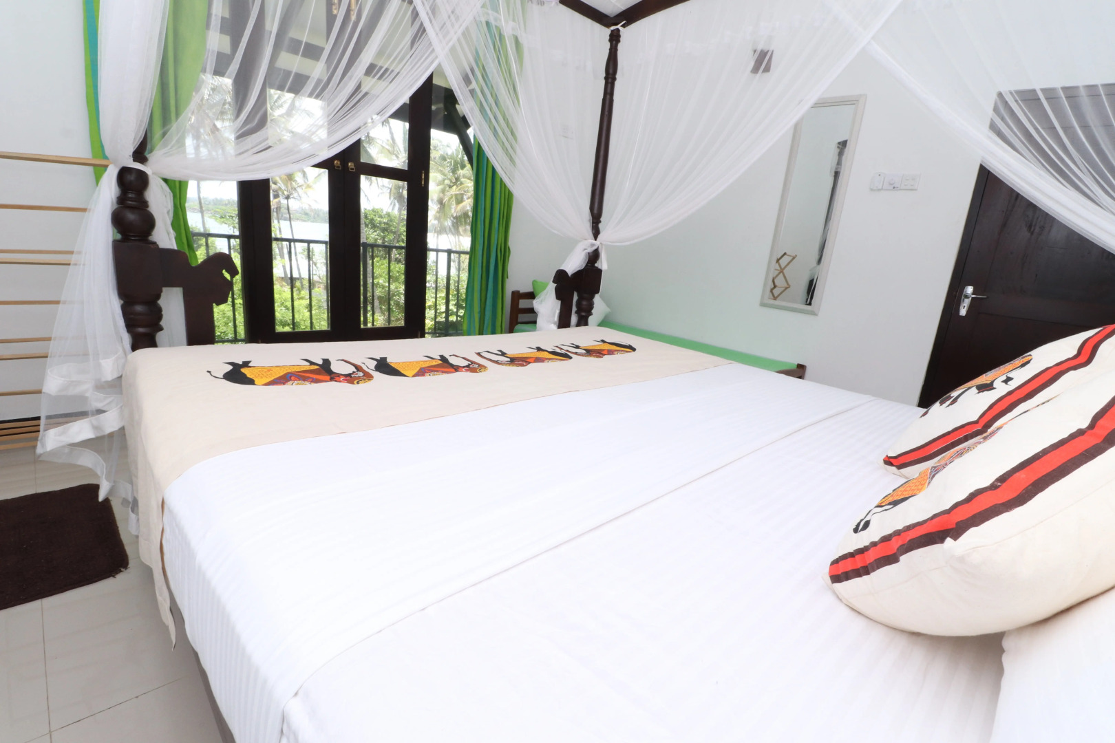 Отель Yoho Aura