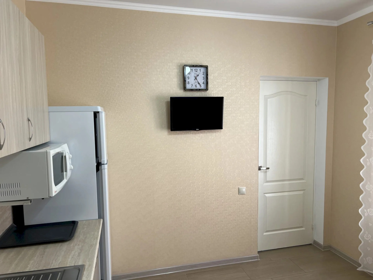 Частный Дом 120 2 Комнатный Этаж с Кухней