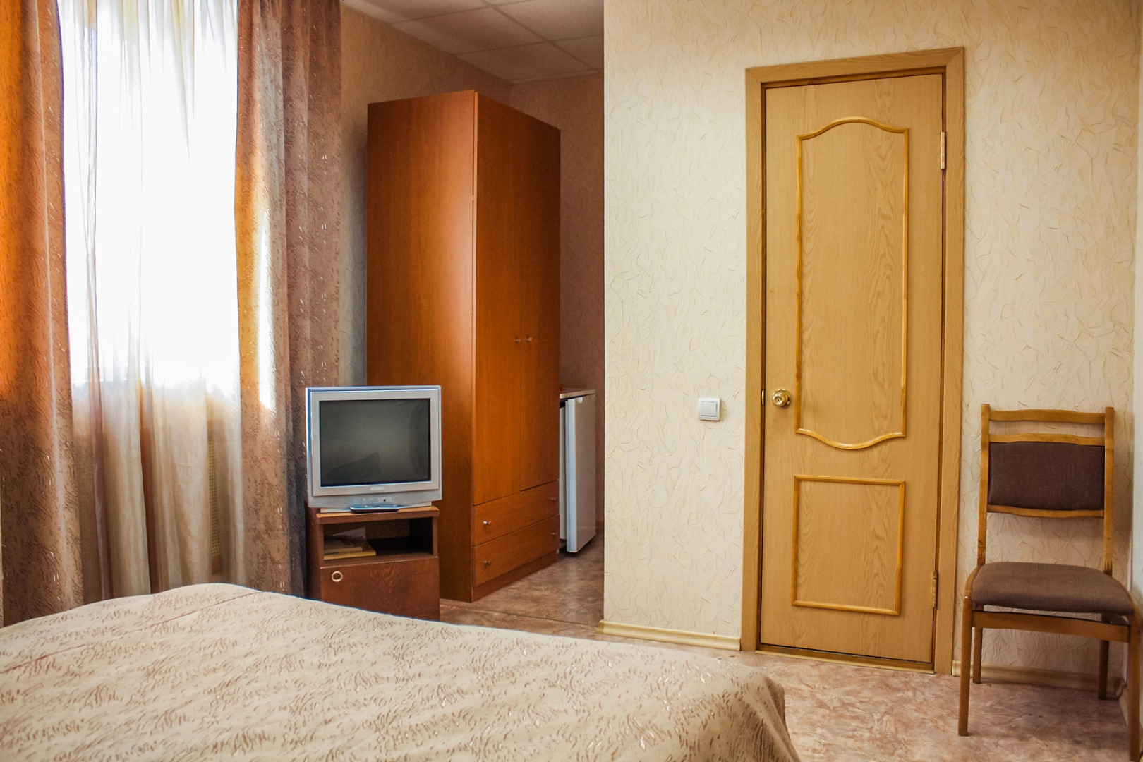 Отель Адамас