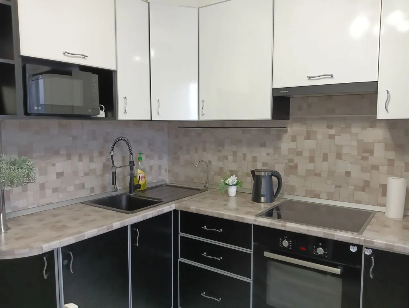 Квартира на Сергея Есенина 48