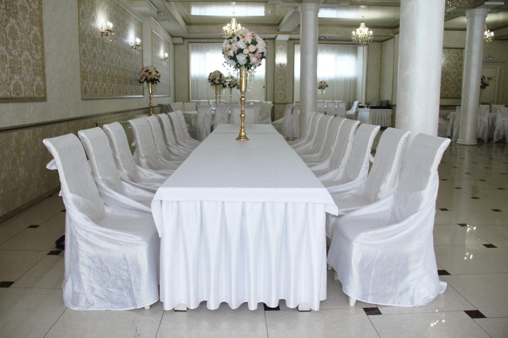 Моцарт Холл