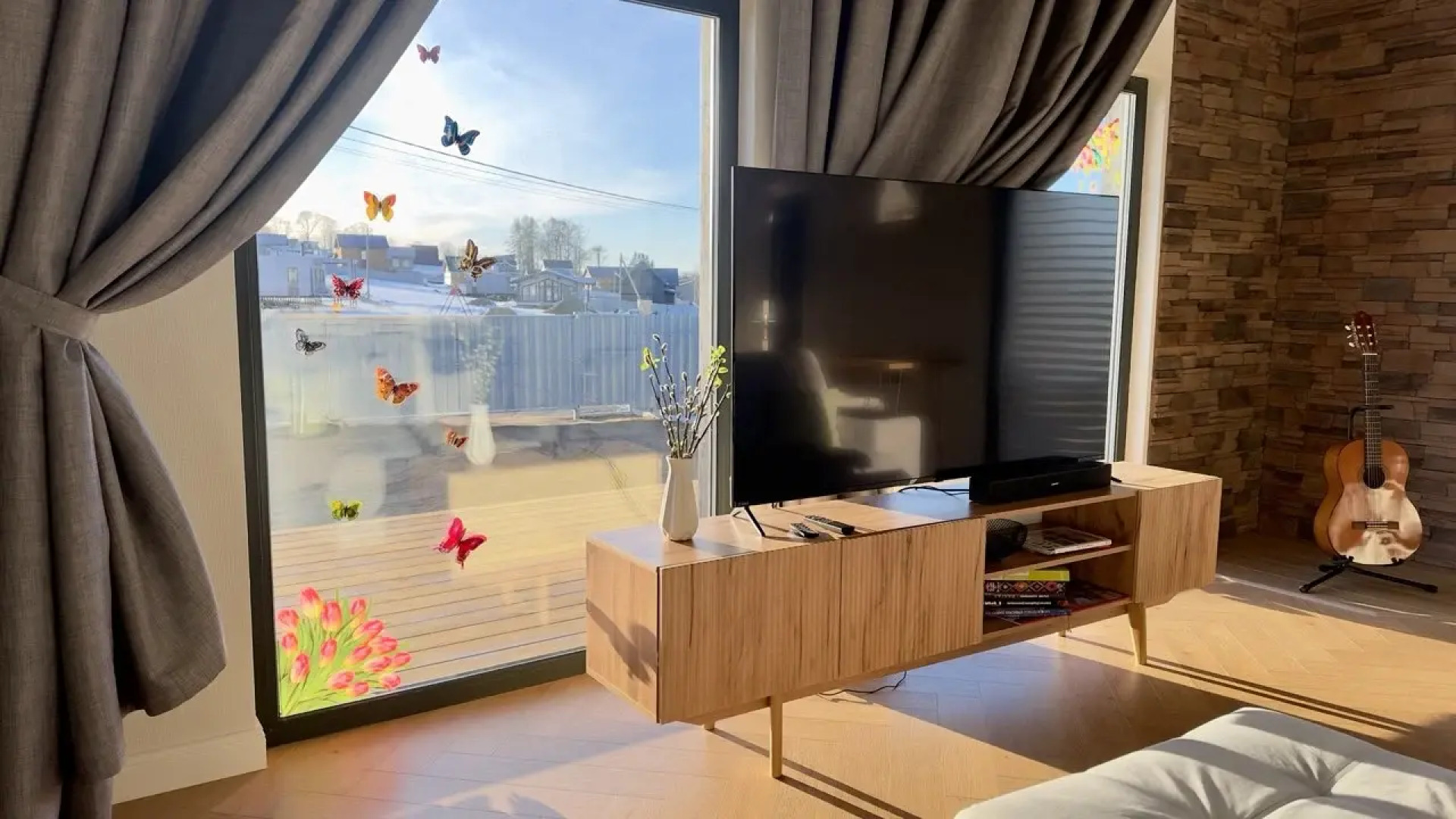 Частный дом у озера