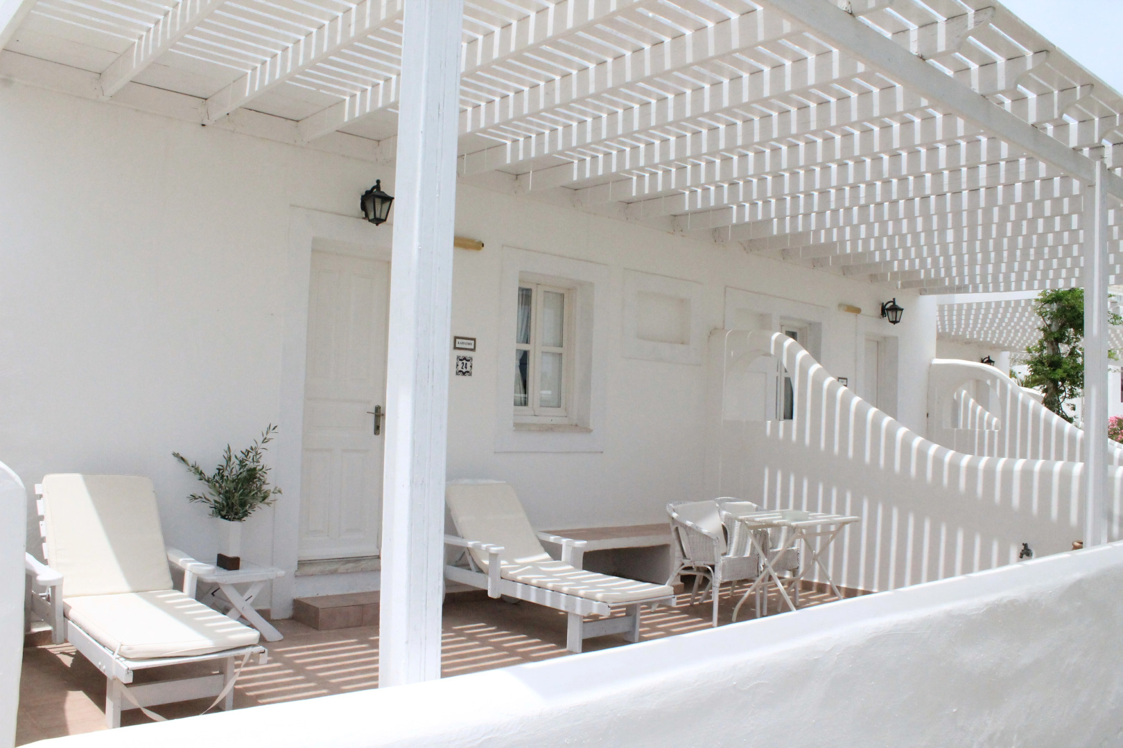 Отель Porto Scoutari Romantic Hotel & Suites