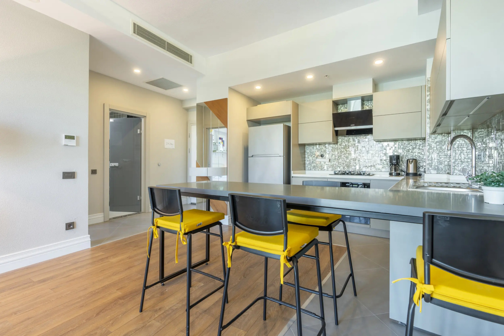 Апартаменты Maxi Sirius Town