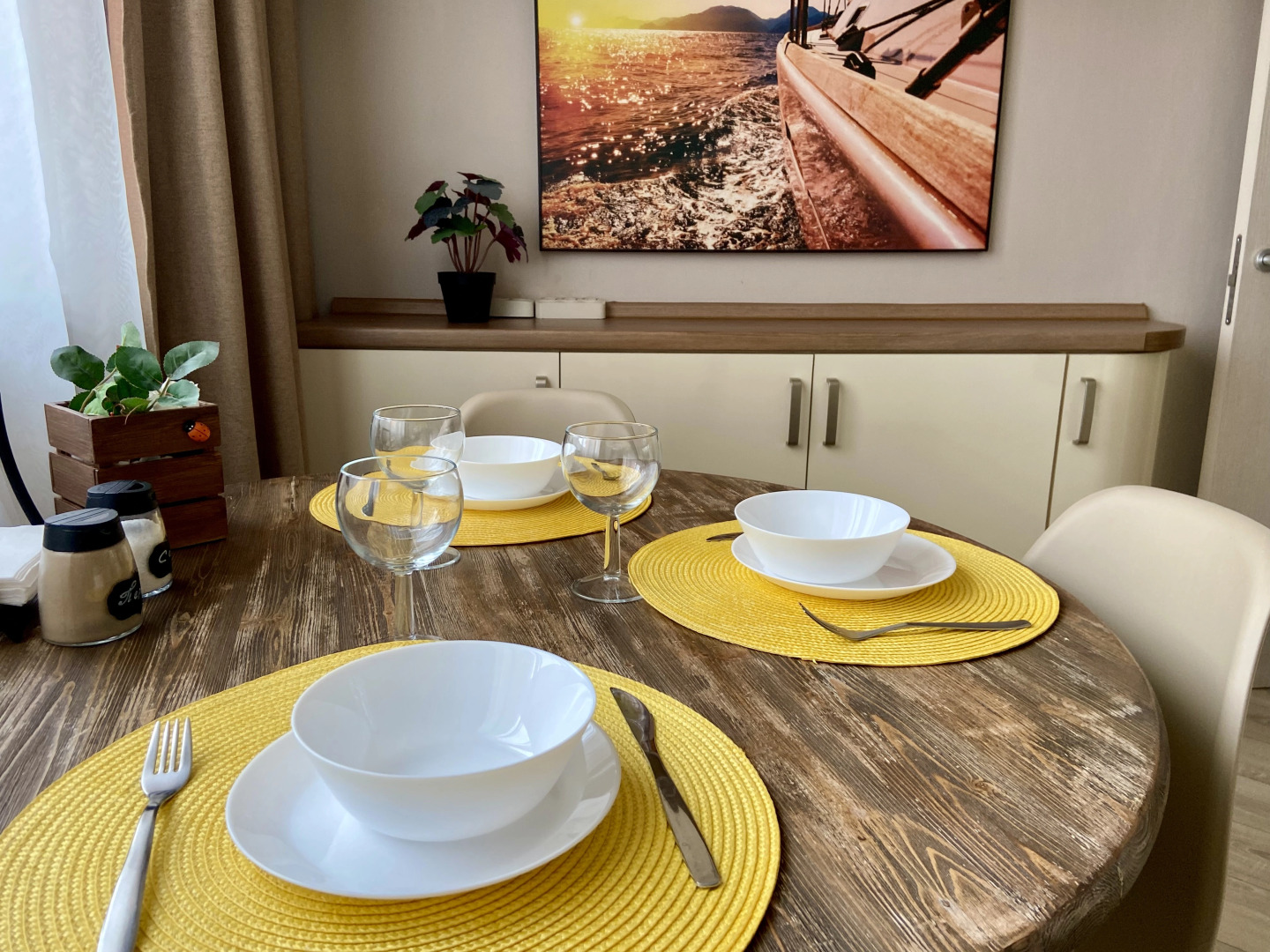 Апартаменты Акварели двухкомнатные рядом с ТЦ Июнь