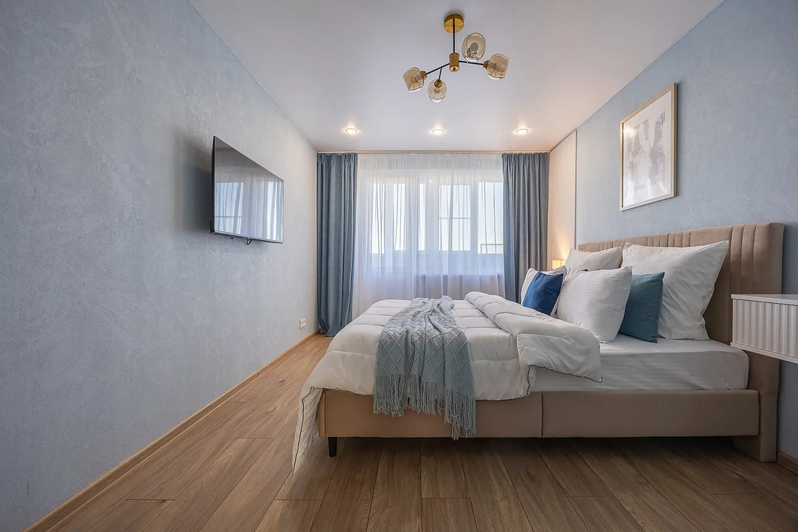 Апартаменты улучшенные, в центре города, с тремя спальнями