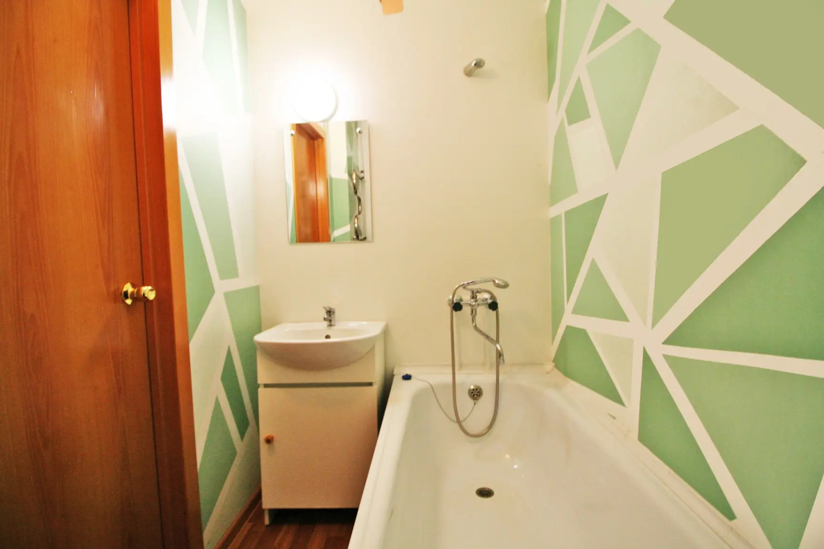 Квартира Арт-Галерея на Восточной 2к Посуточно Кириши