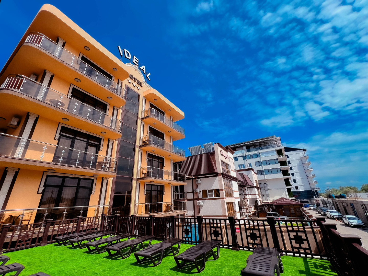 Отель Идеал