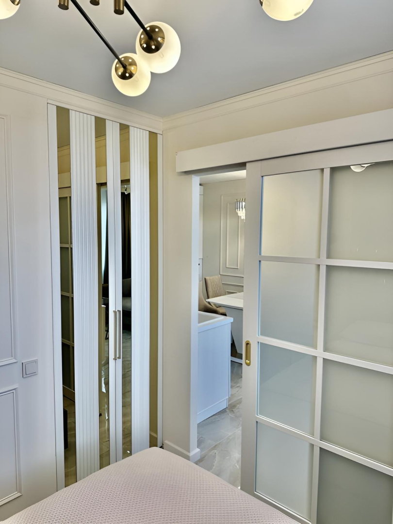 Апартаменты Шикарная Квартира в Стиле Неоклассика с Видом на Горы