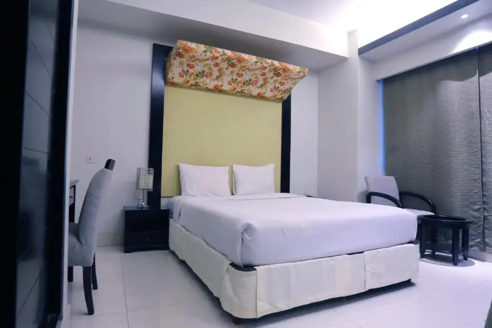 Отель Orchid Business