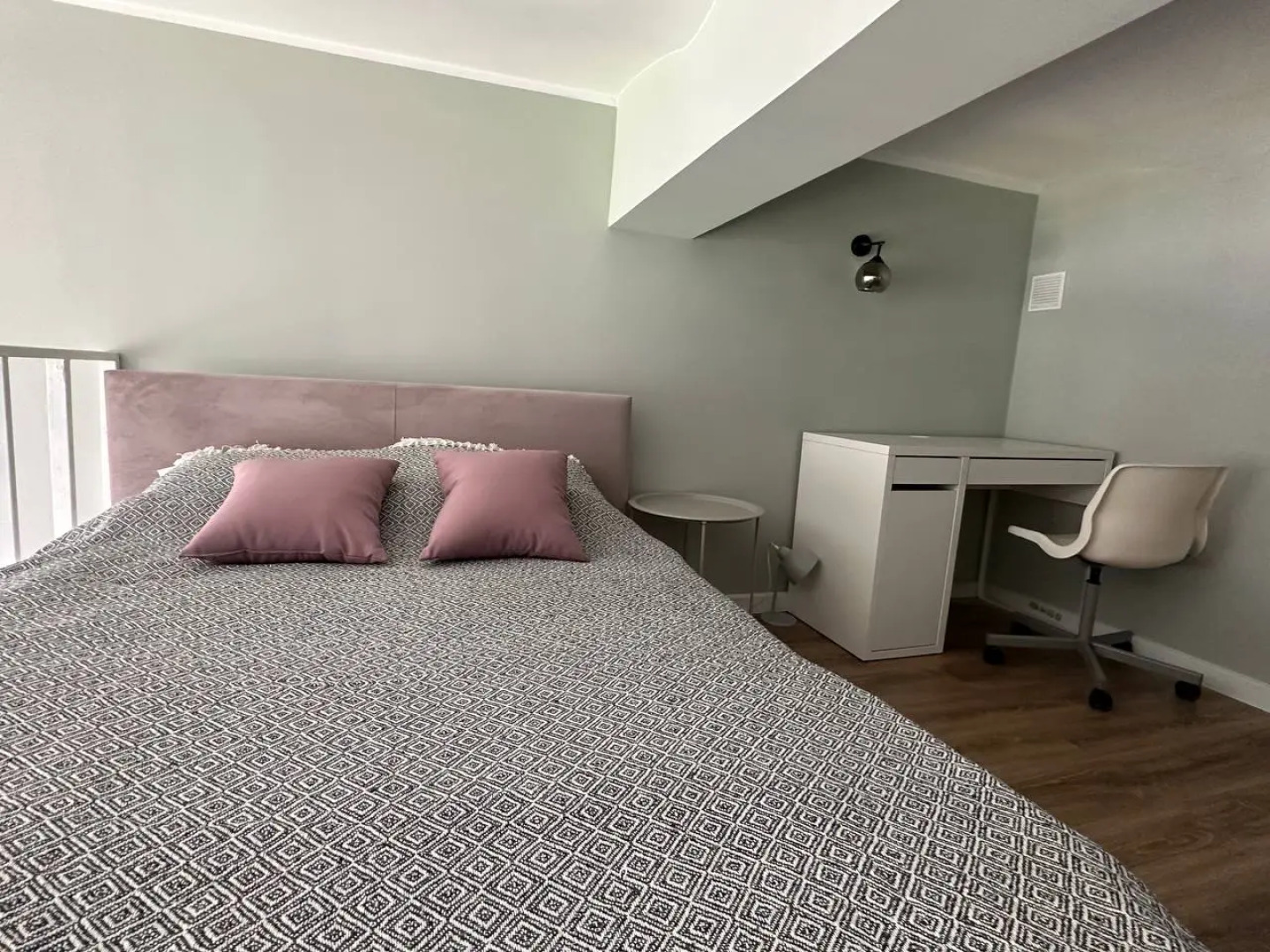 Двухуровневые апартаменты Pink Powder у метро Бауманская