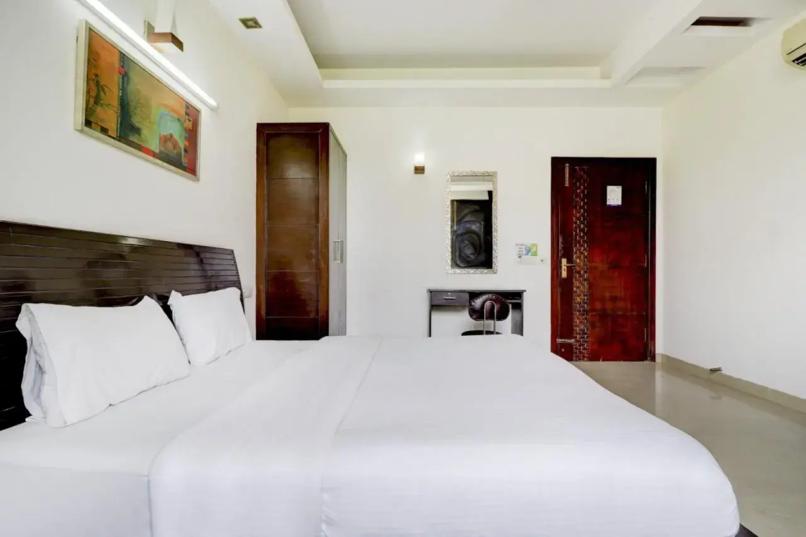 Отель Blue Moon Residency Hotel & Restaurant