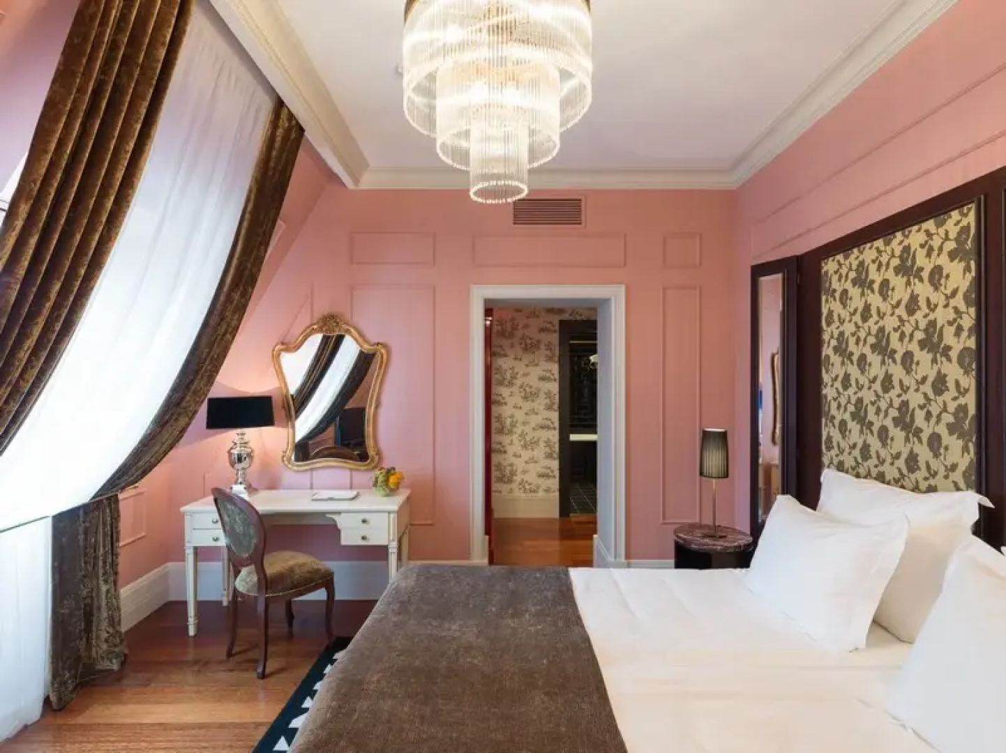 Отель DOM Boutique Hotel