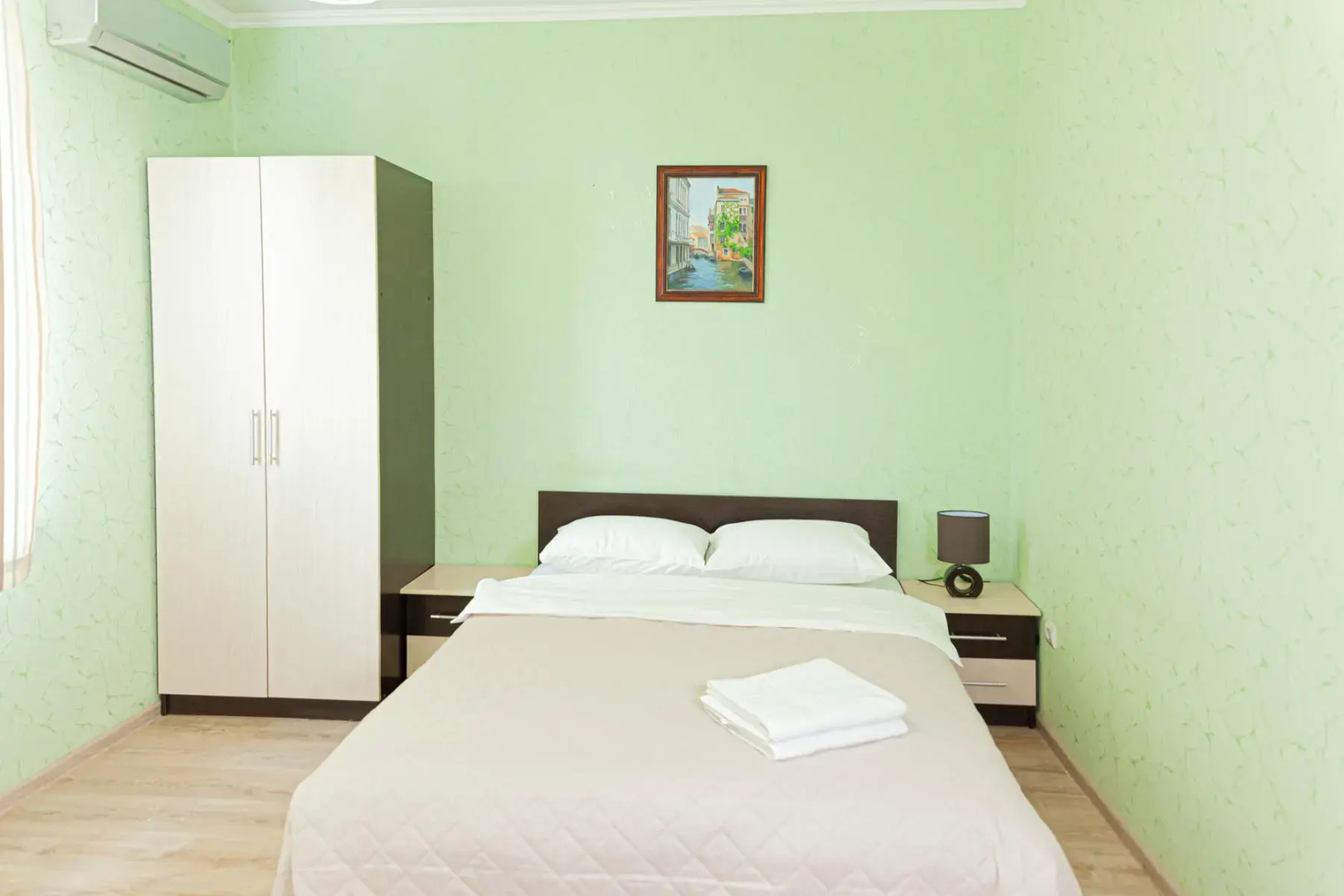 Апартаменты двухкомнатные (114) Серебровская 91