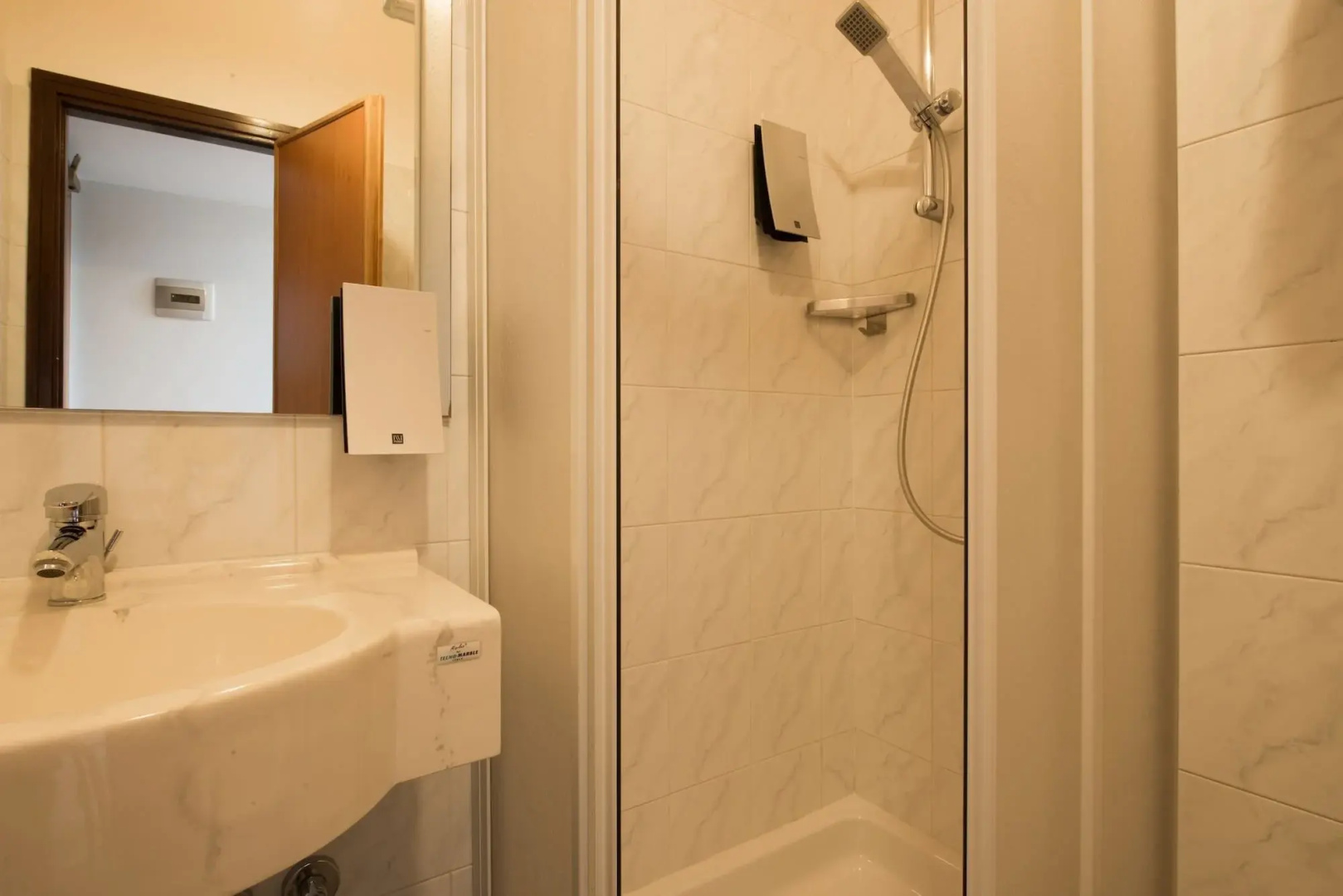 Hotel Nologo