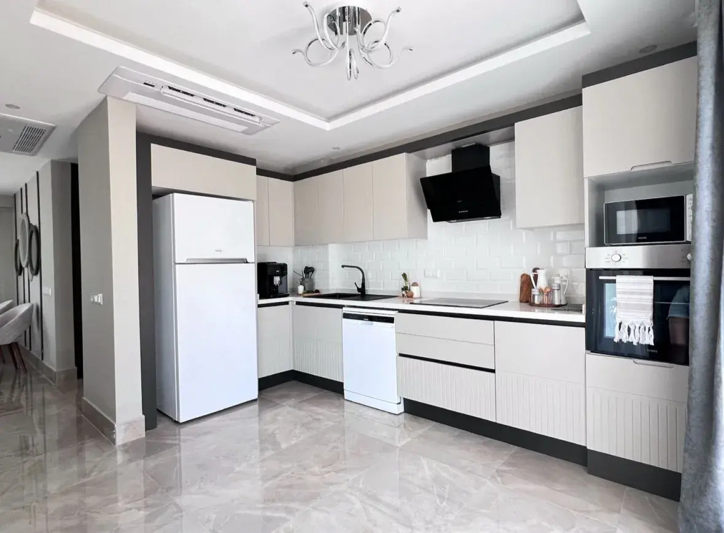 Вилла Deniz в Чамьюва 3+1 с подогреваемым бассейном