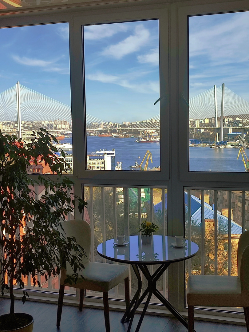 Апартаменты Шикарные В центре с видом на Золотой мост и Русский мост