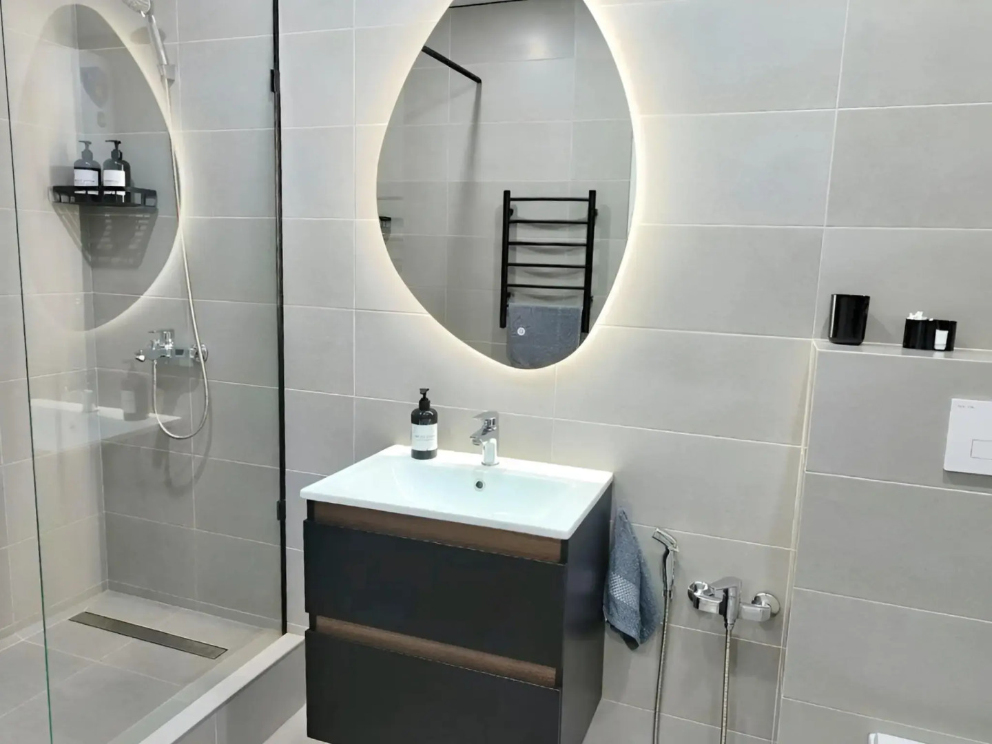 Квартира 6 местная с новым ремонтом около метро Горки парка и ТЦ