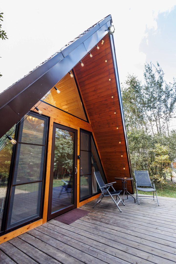 Частный дом А-фрейм для отдыха в дубовом лесу