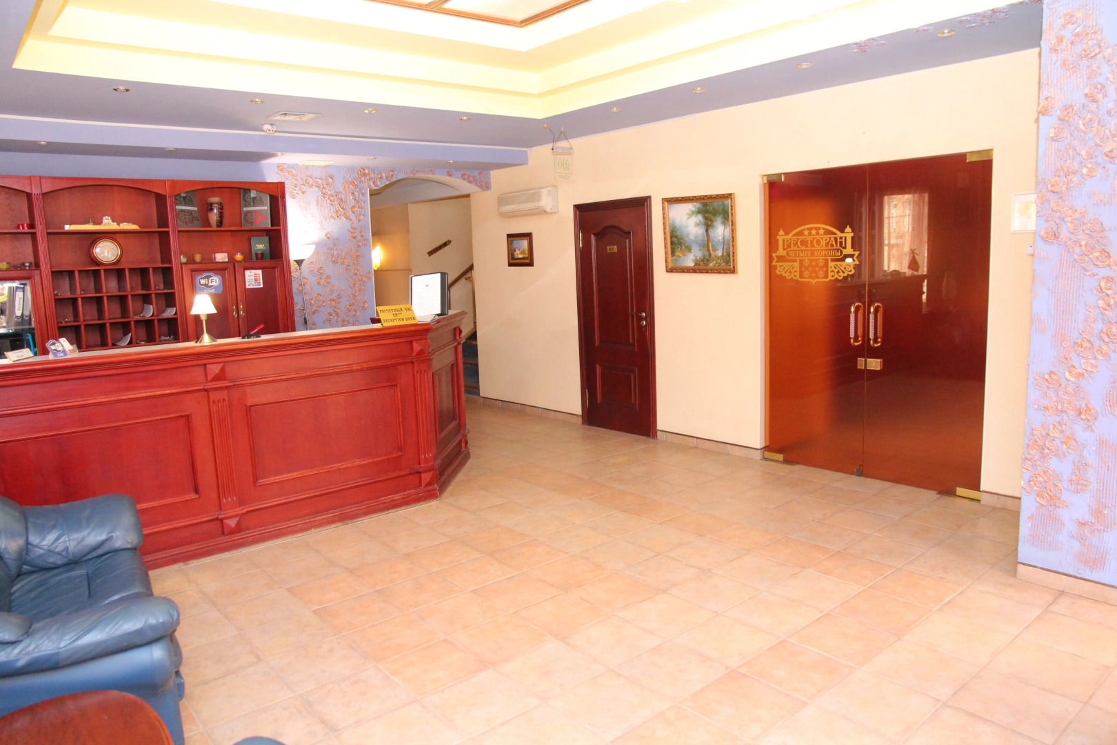 Отель Четыре Короны