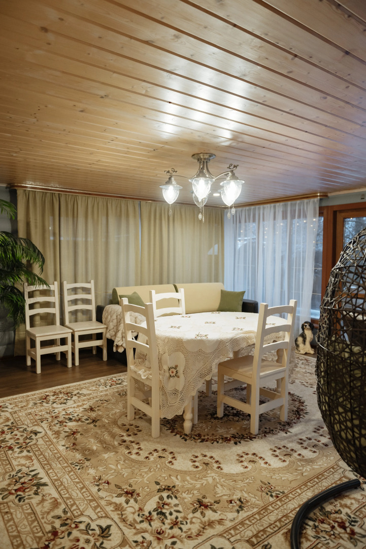 Частный дом на берегу реки