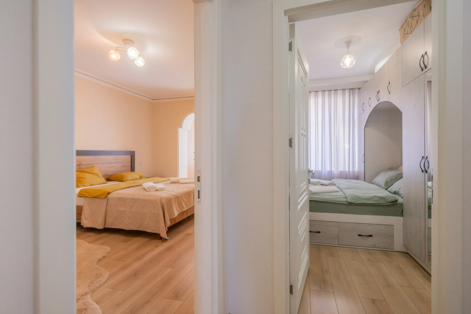 Апартаменты Двухспальные с Гостиной Комнатой в Центре Города