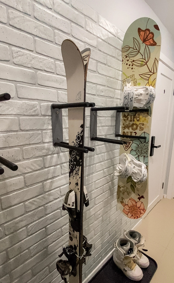 Студия с видом на озеро и горы на улице ГЭС