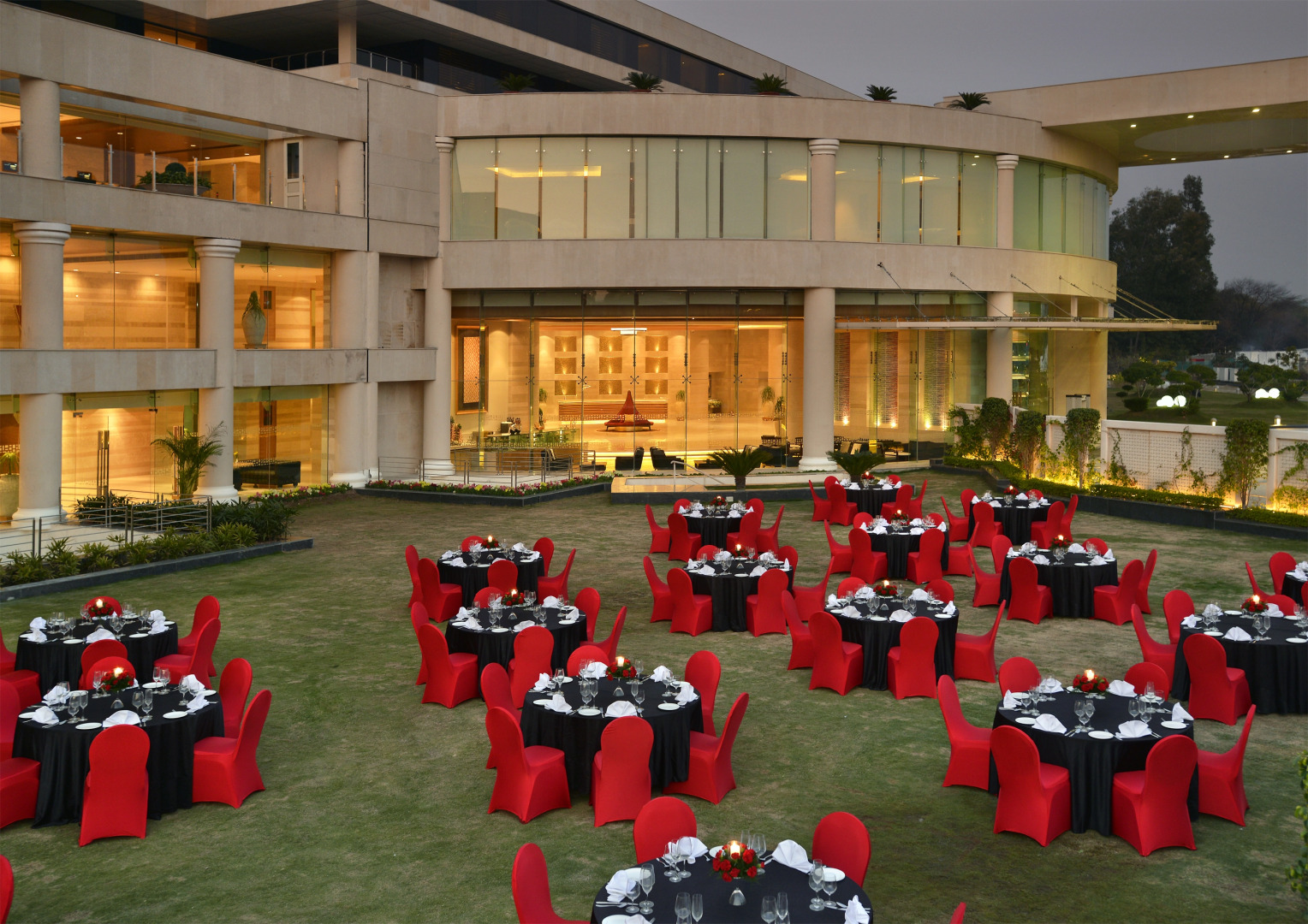 Отель The Lalit Chandigarh