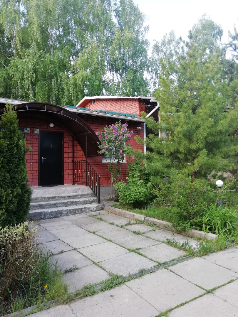 Частный дом с видом на лес