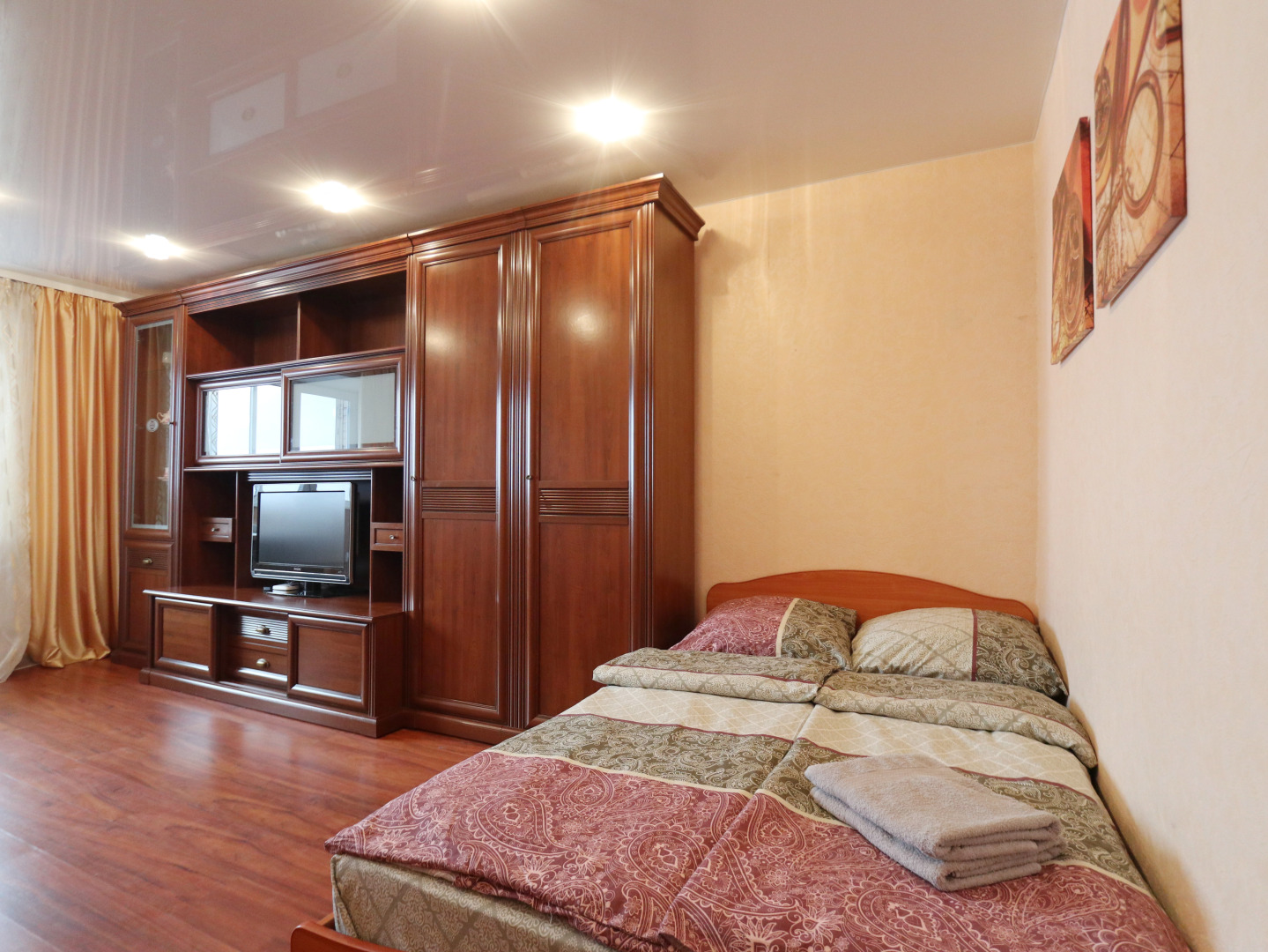 Апартаменты Granada Тихая уютная однокомнатная с шикарным видом на город и пруд