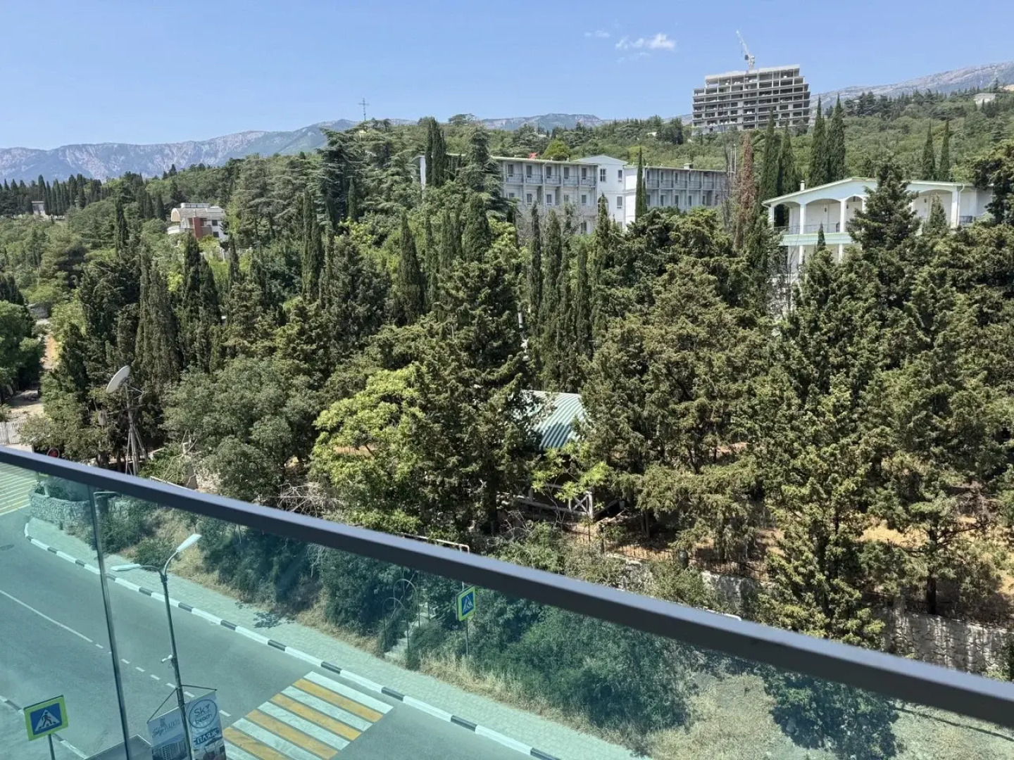 Апартаменты Скай Плаза с видом на Массандровский парк