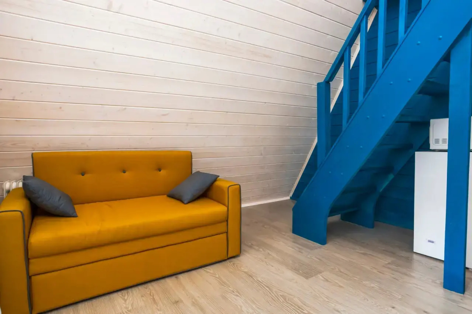 Частный дом в лесу у реки Пра