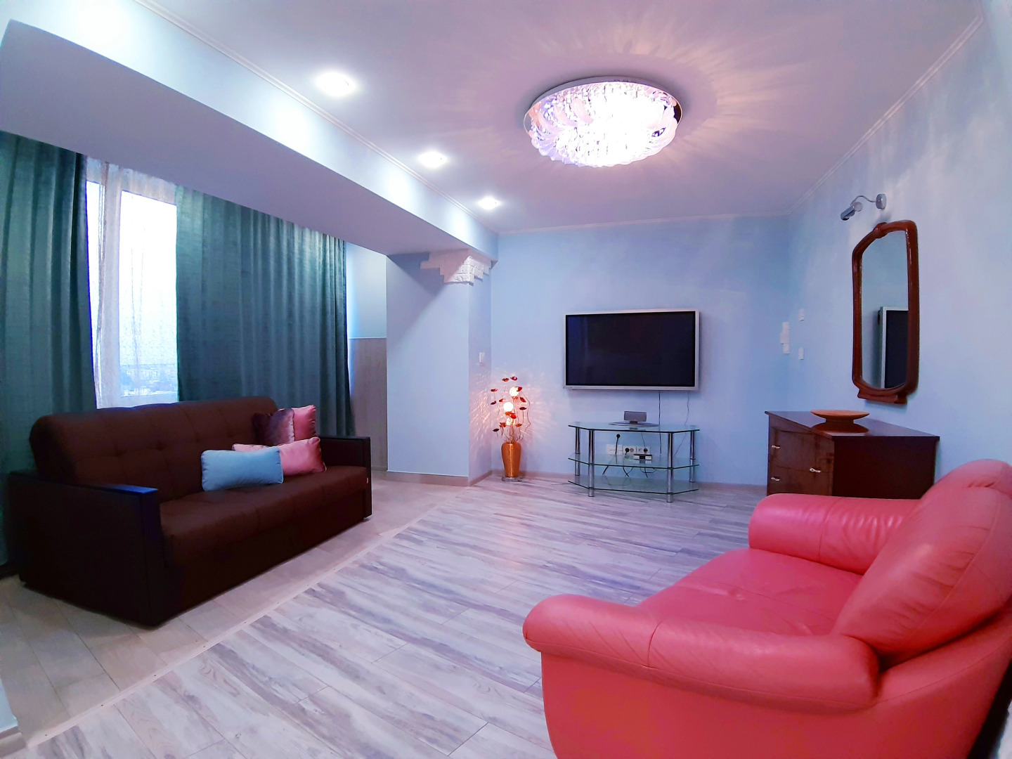 Апартаменты на площади Революции